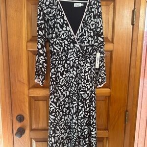 Chic Black and White Leaf Print Dress